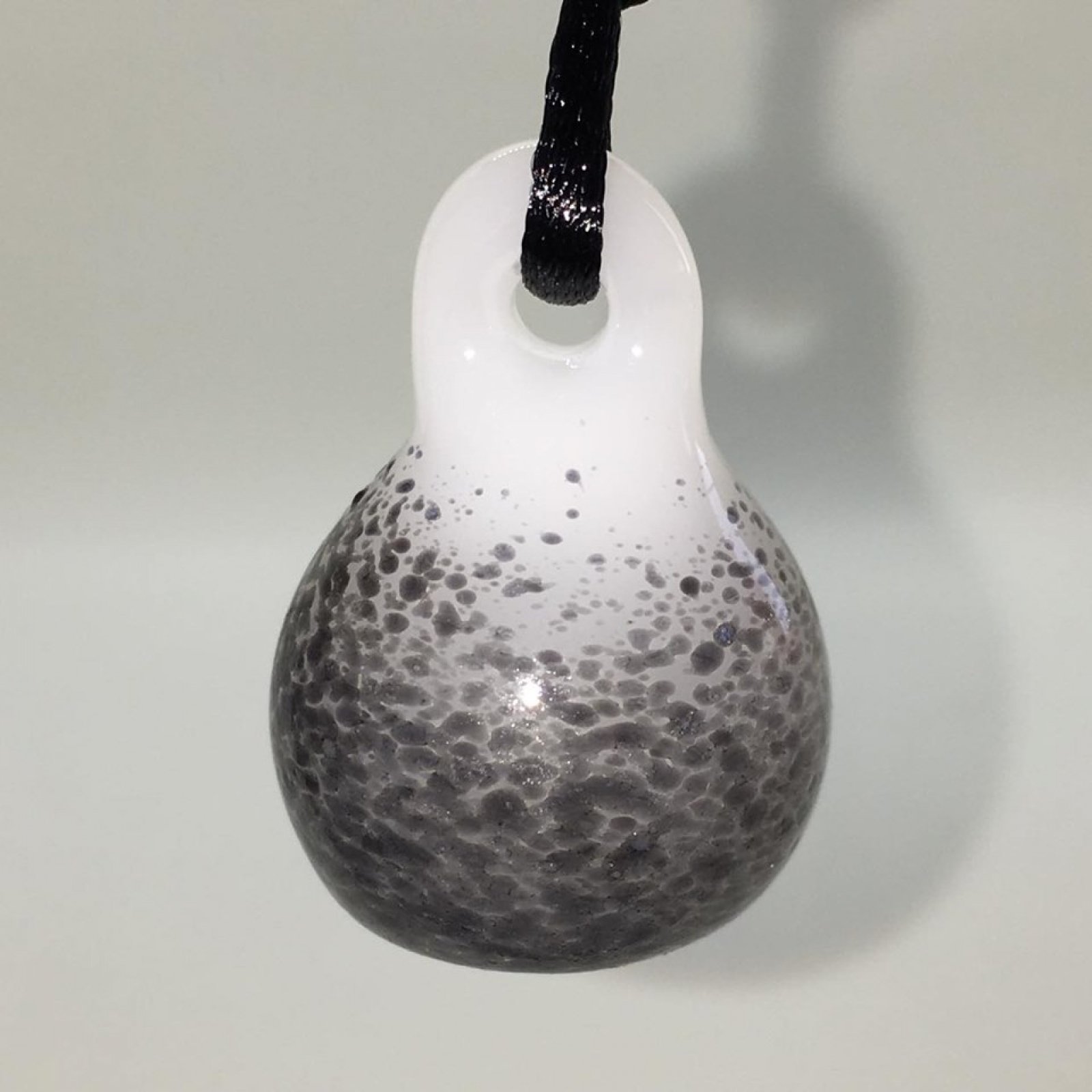 Black & White Essential Oil diffuser Pendant