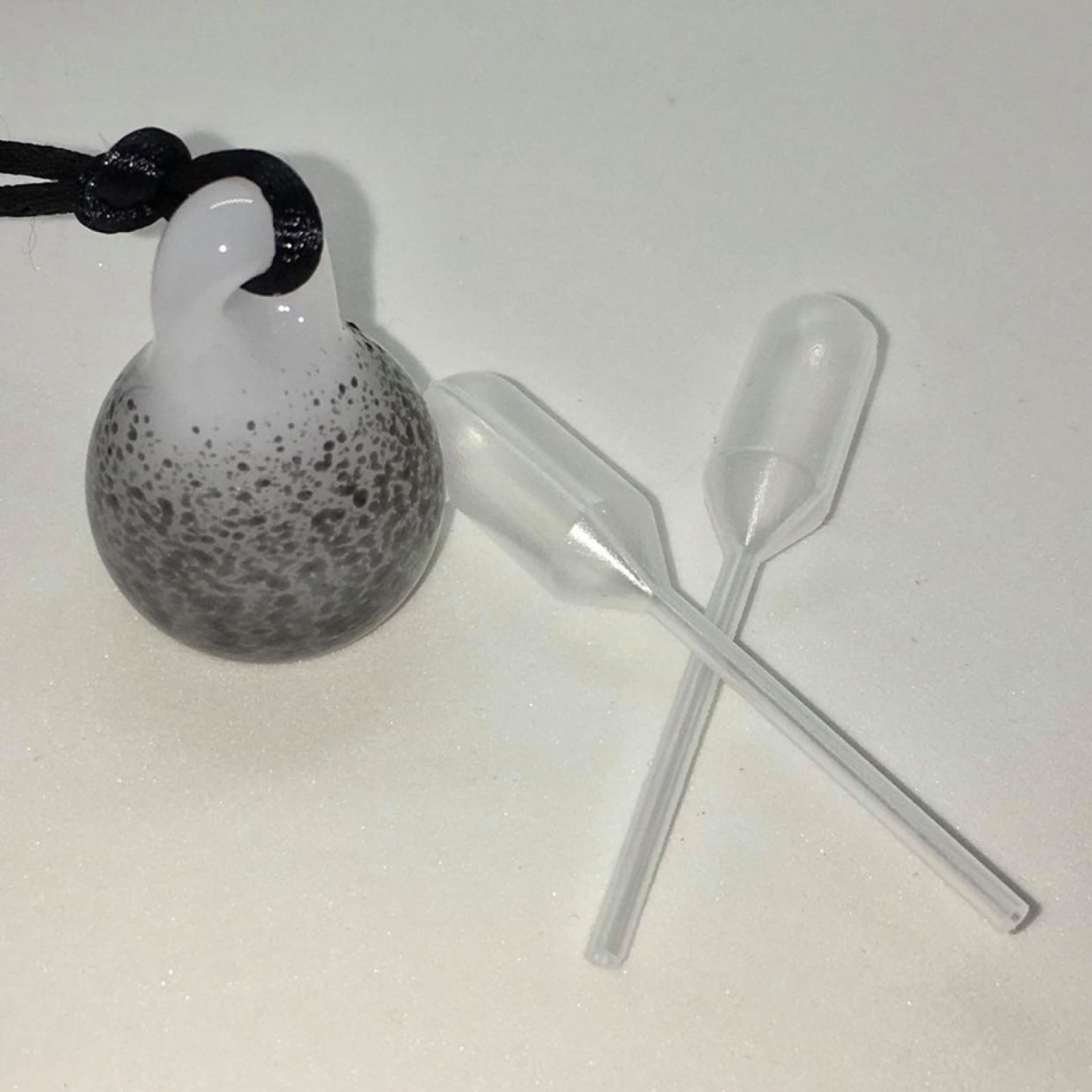 Black & White Essential Oil diffuser Pendant